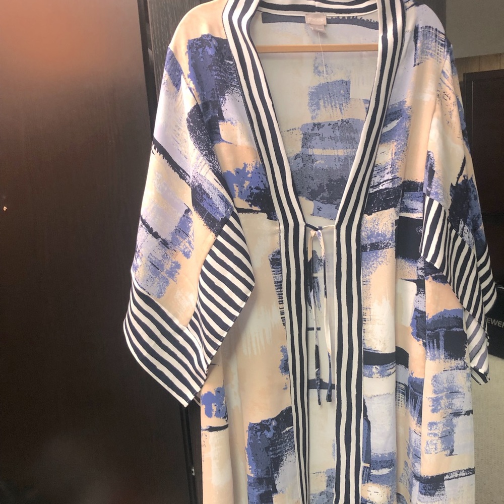 NBW Chico’s Size 1 (8-10) abstract kimono